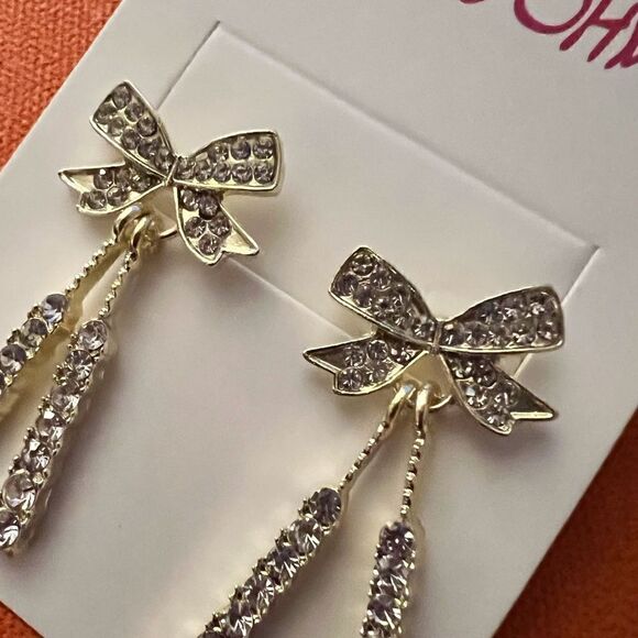 🎀 Betsey Johnson new crystal dangle bow earrings 🎀 - Picture 3 of 7
